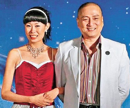 那次谈判是在广州,汤镇业与文静初次见面.