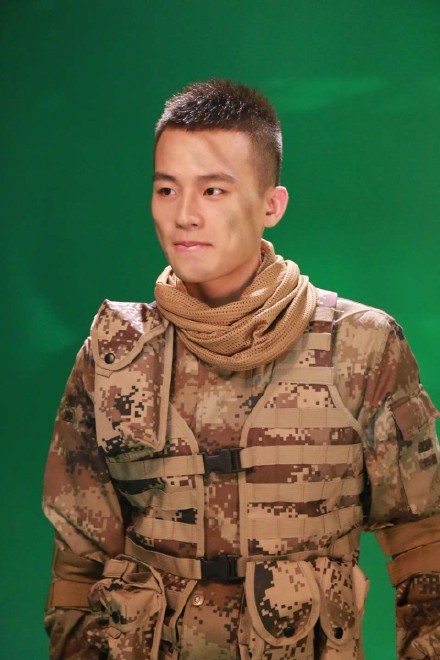 《真正男子汉》新兵初来乍到 欧豪军装照曝光