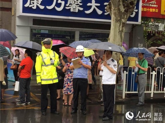 武漢高考考點特警警犬巡邏【4】