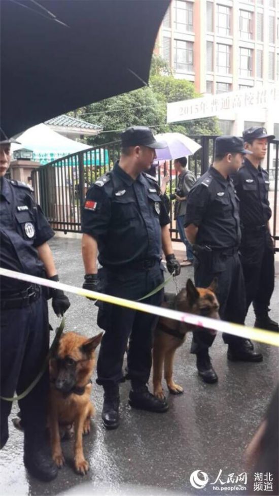 武漢高考考點特警警犬巡邏【5】