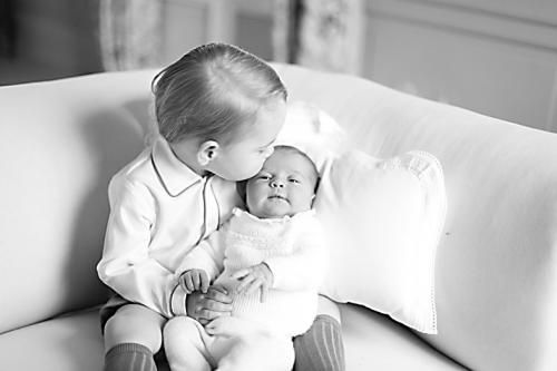 英王室<em>小兄妹</em>萌照蹿红网络 凯特王妃亲自掌镜