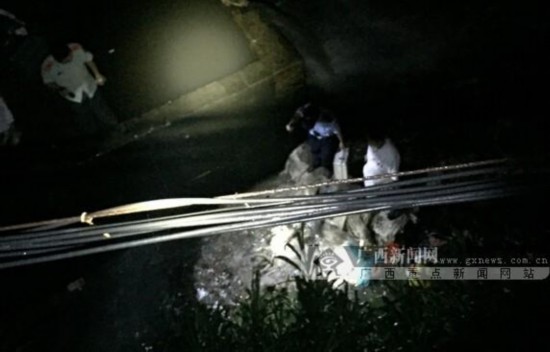 男子为救<em>自杀</em><em>女友</em>昏迷不醒 <em>女友</em>则不知去向-