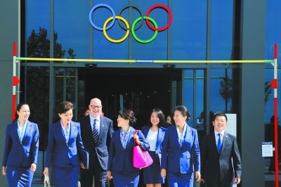 北京申冬奥代表团抵洛桑出席陈述活动 王安顺