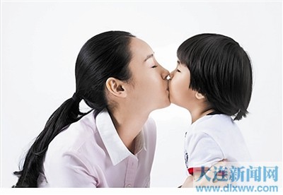 爸妈亲孩子会传染疱疹性咽峡炎吗?