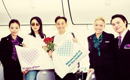 黄磊二胎小女儿曝光 呆萌可爱背影似甜馨