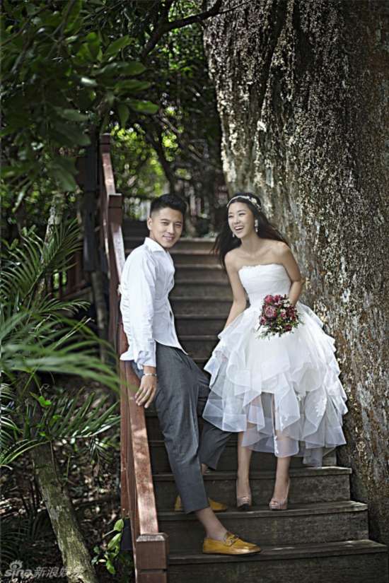 杨幂昆凌何洁张雨绮 85后女星大婚现场美哭