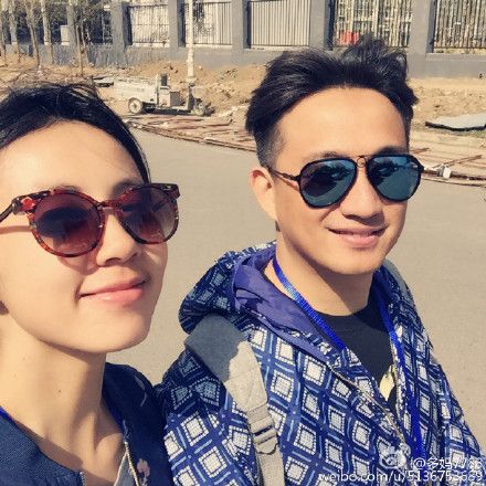 黄磊孙莉庆祝相爱20年 一家四口补过蜜月