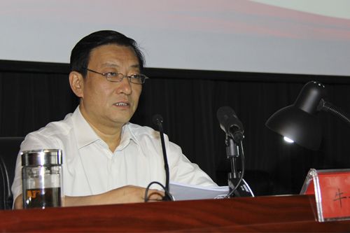 牛青山以三严三实为座右铭努力构建风清气正的良好政治生态