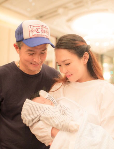 范文芳李铭顺一家出行 获赞是神雕侠侣后传