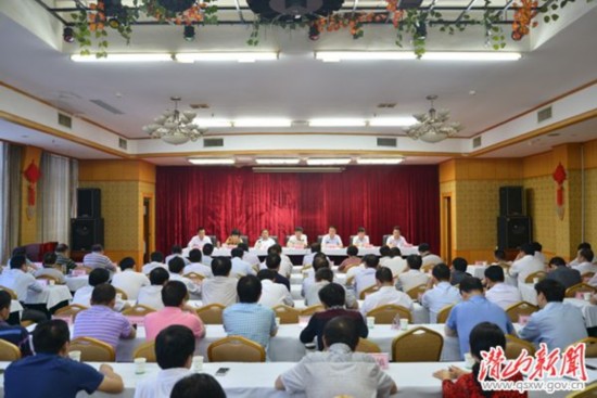 潜山县政府党组三严三实专题教育党课报告会