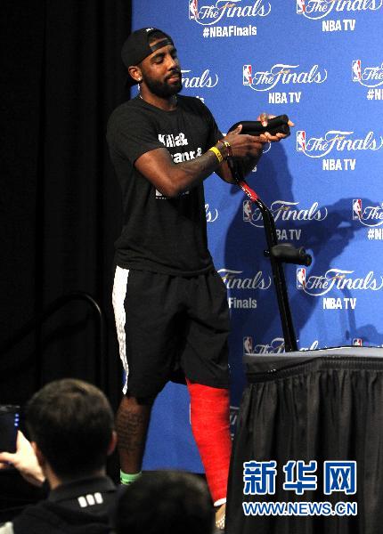 NBA总决赛:骑士、勇士举行新闻发布会