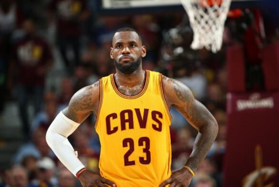 G3吹罚报告:詹皇铲库里没犯规 关键改判正确