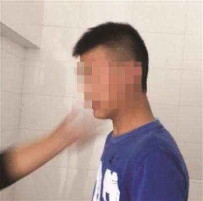 南京初一男生遭学长狂殴吐血 被逼粪池舔尿(图)