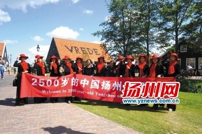 扬州靓妈 自费赴欧洲演出 被赞尽显东方神韵