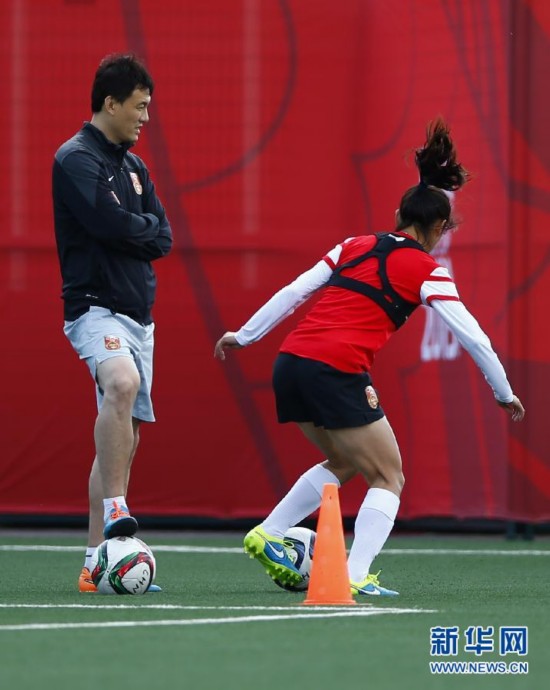 世界杯:中国女足备战与荷兰队比赛