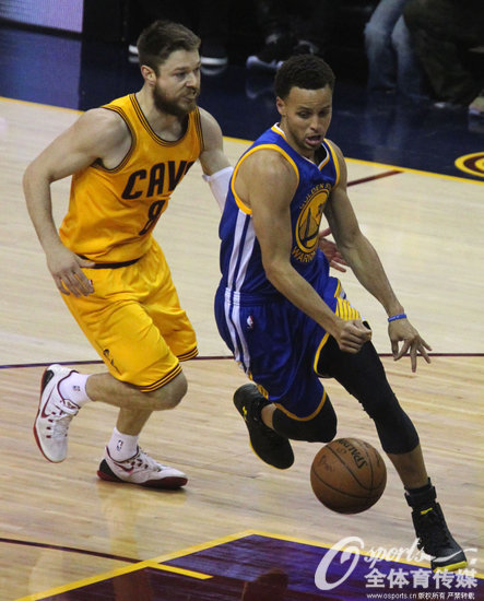 组图:NBA总决赛第3场 詹姆斯准三双骑士96-9