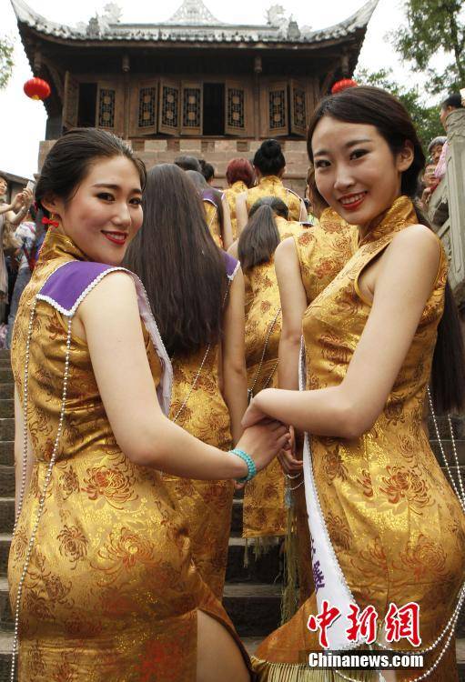 2015国际旅游小姐中国总决赛佳丽古镇展风采