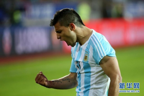 美洲杯-阿根廷2-2平巴拉圭 梅西破门