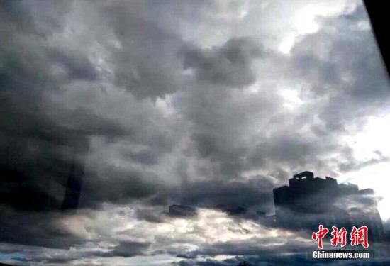 河北承德疑现海市蜃楼 时长达20分钟