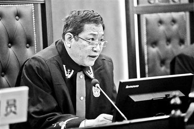 今年2月10日，四中院院長吳在存身穿法袍出現在審判長席上，擔任主審法官 攝影/本報記者 汪震龍
