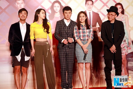 刘芸清纯学生装出席发布会 甜蜜献唱《十年》