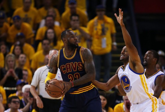 勇士vs骑士第五场 勇士3比2骑士赢赛点(比赛集