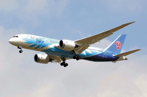 万米高空众人施救 温哥华直飞广州航班现感人