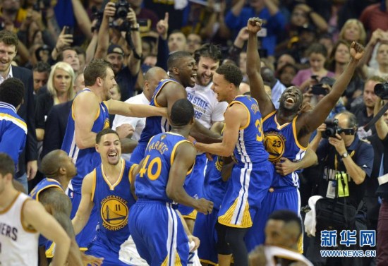 NBA总决赛:勇士队时隔四十年再夺总冠军(组图