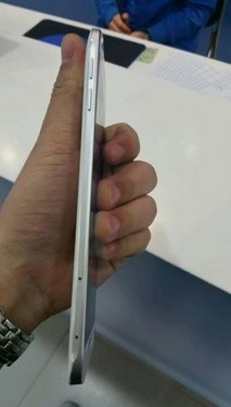 Galaxy A8谍照曝光:三星史上最薄手机