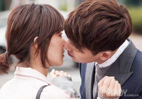 跟着韩剧学发型!睡不醒<em>短发</em>VS烂漫蛋卷头--安