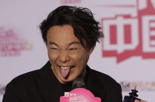 陈奕迅被曝机场发飙 丢行李被粉丝抵制陈奕迅