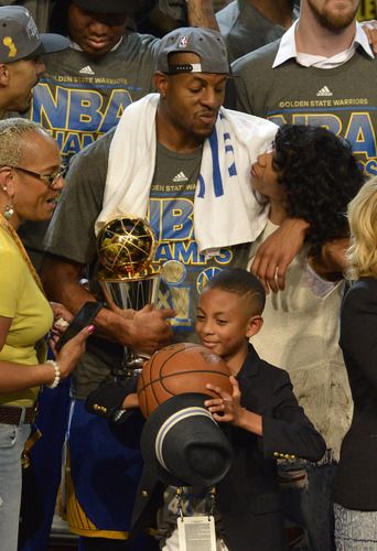 组图:勇士105-97胜骑士 总比分4-2夺得NBA总