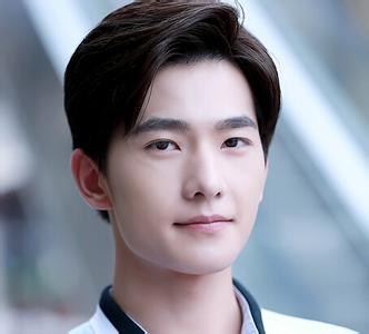 杨洋解约李易峰躺枪 杨洋个人资料曝光小哥换