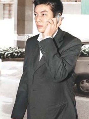 向华强儿子欠债百万 揭香港娱乐圈真正 太子爷