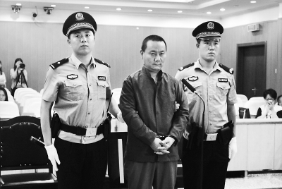 中年大叔骗交15个女大学生 有两女孩是同宿舍