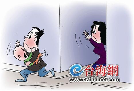 团伙大白天三次上街抢男孩 趁家长聊天抱走小