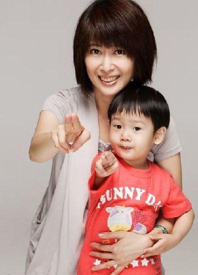 高圆圆秒删微博被疑有喜 圈中高龄产妇全览