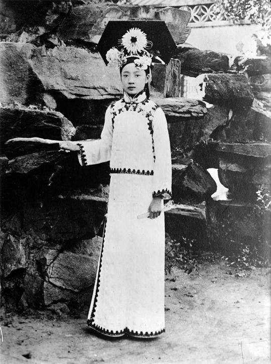 图揭走进现代生活门槛的末代皇后婉容(图)