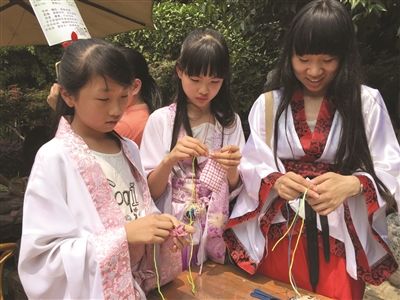 南京举办端午文化飨宴 市民体验传统节日魅力