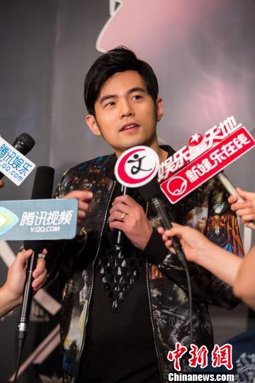 周杰伦自曝爱玩《英雄联盟》 受邀担任超越大