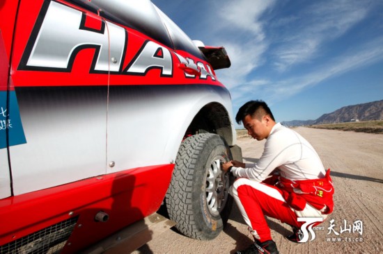 2015中国环塔(国际)拉力赛SS1(190km)和硕绕