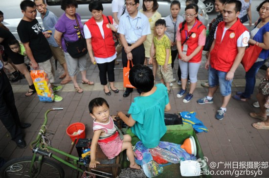兰州老太抱<em>婴儿</em>乞讨被疑拐卖遭百余路人围堵-