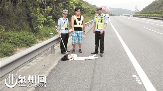 司机看见尸体吓得脸发白 民警查看竟是充气娃