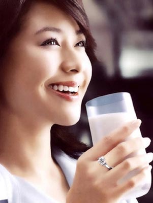 喝牛奶上火？夏季四类人居然对不能喝牛奶