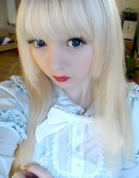 英15岁白化病萝莉酷似芭比娃娃 受宅男追捧