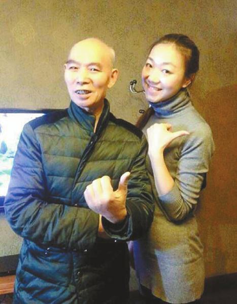 李伯清侄女是大长腿 不想用姑父的光环闯娱乐