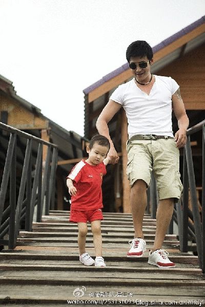 陆毅二胎女儿疑曝光 鲍蕾自曝曾希望生儿子