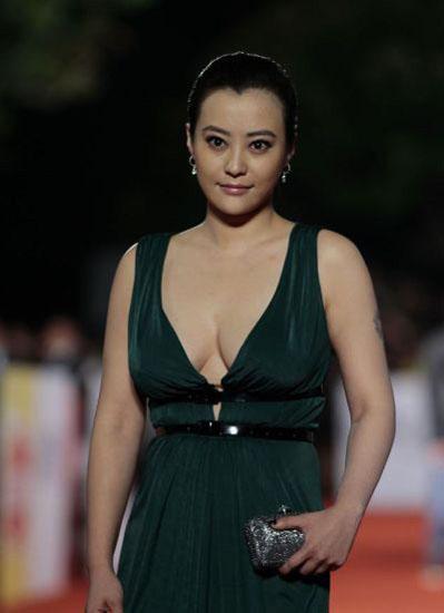 上海电影节郝蕾颁奖冷落前男友邓超 揭二人恋情分手内幕