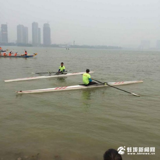 2015蚌埠首届龙舟公开赛举行