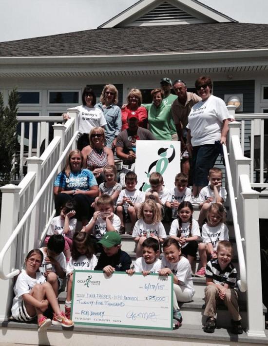 岁男孩打高尔夫筹3万美元善款 纪念癌症过世同学